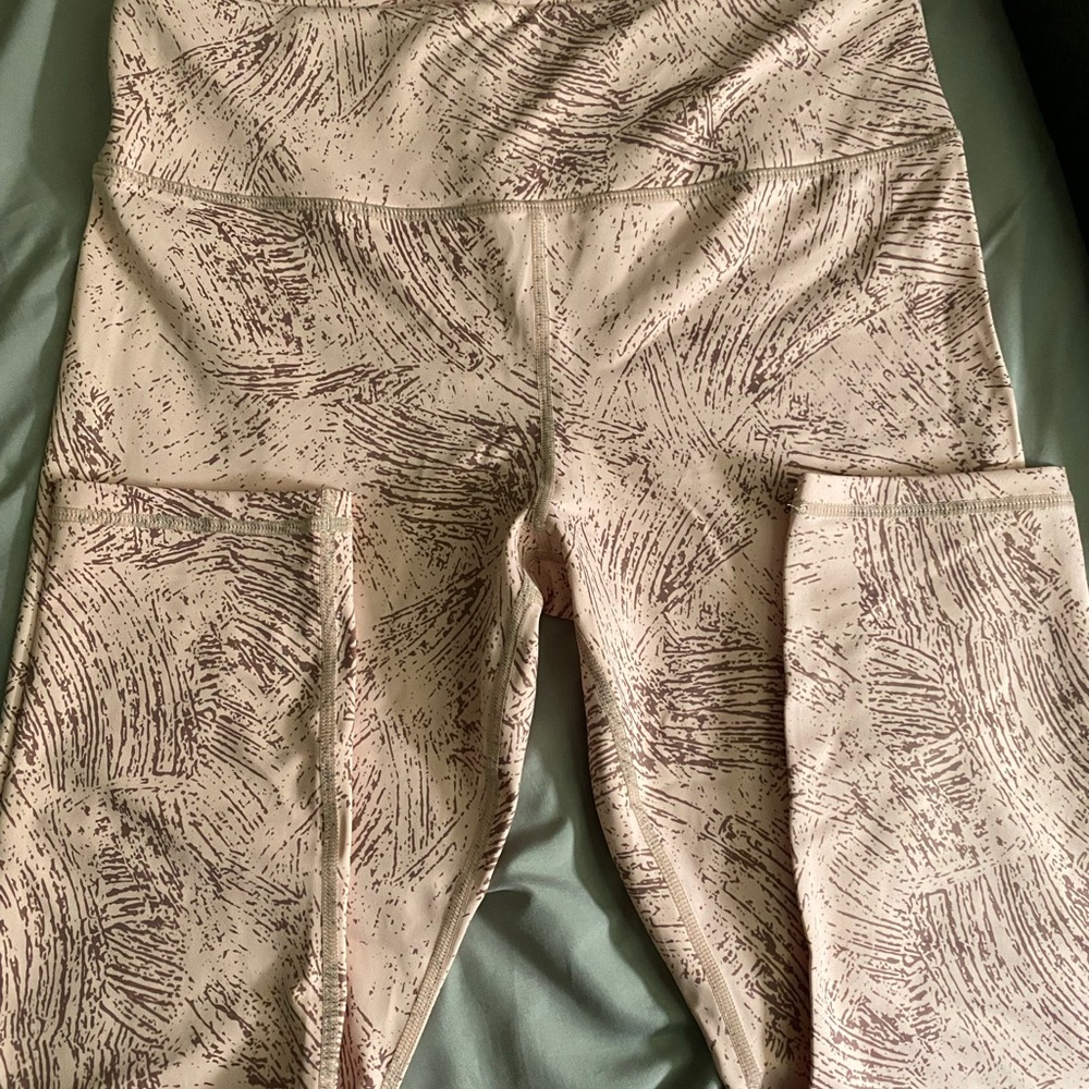 NWOT Zyia Leggings Pink Pattern